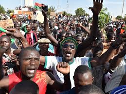 O povo angolano deveria sair a rua para erosão do regime