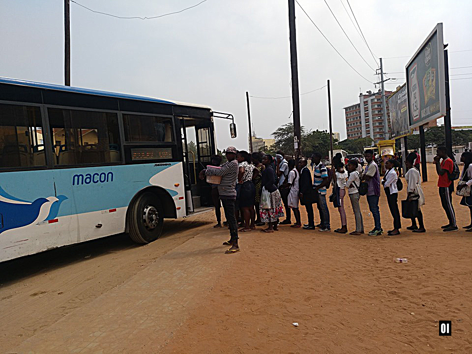 Escassez de transportes públicos: O sacrifício de quem pretende locomover-se em Luanda